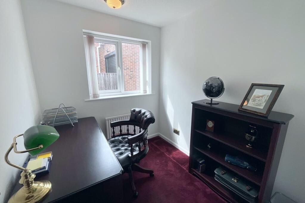 bedroom/office