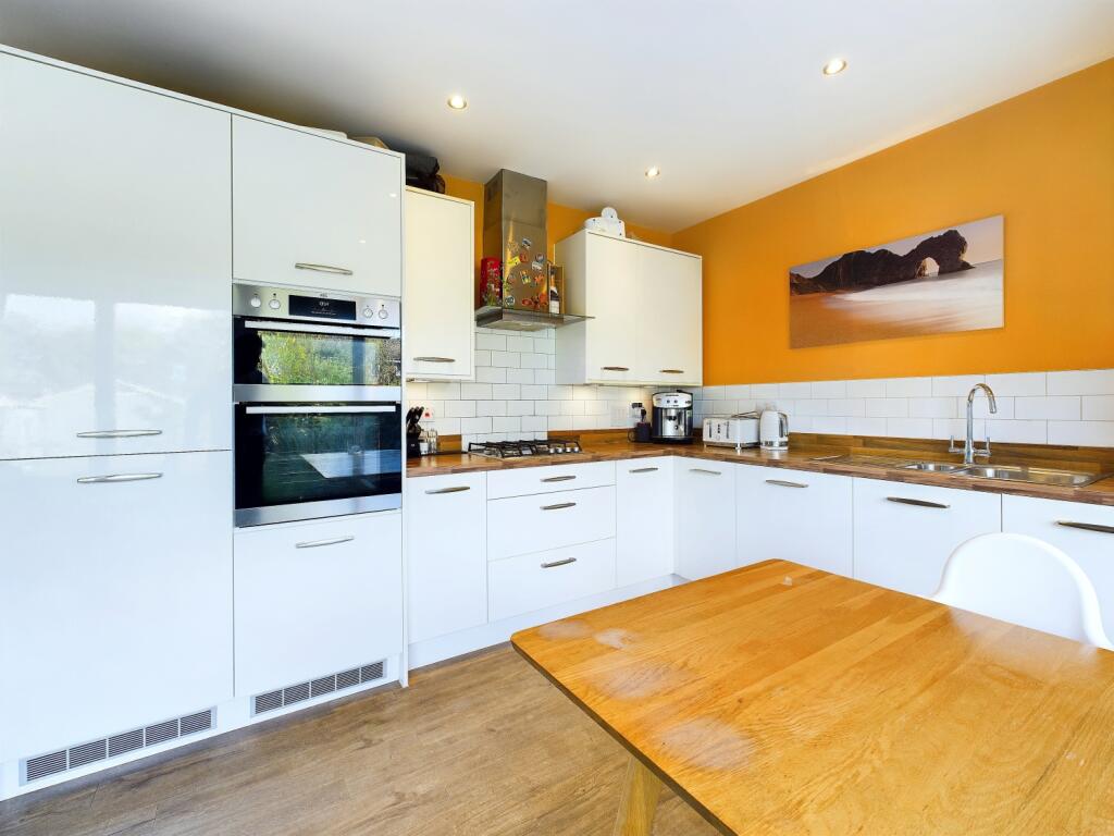 CAM03162G0-PR0171-STILL027