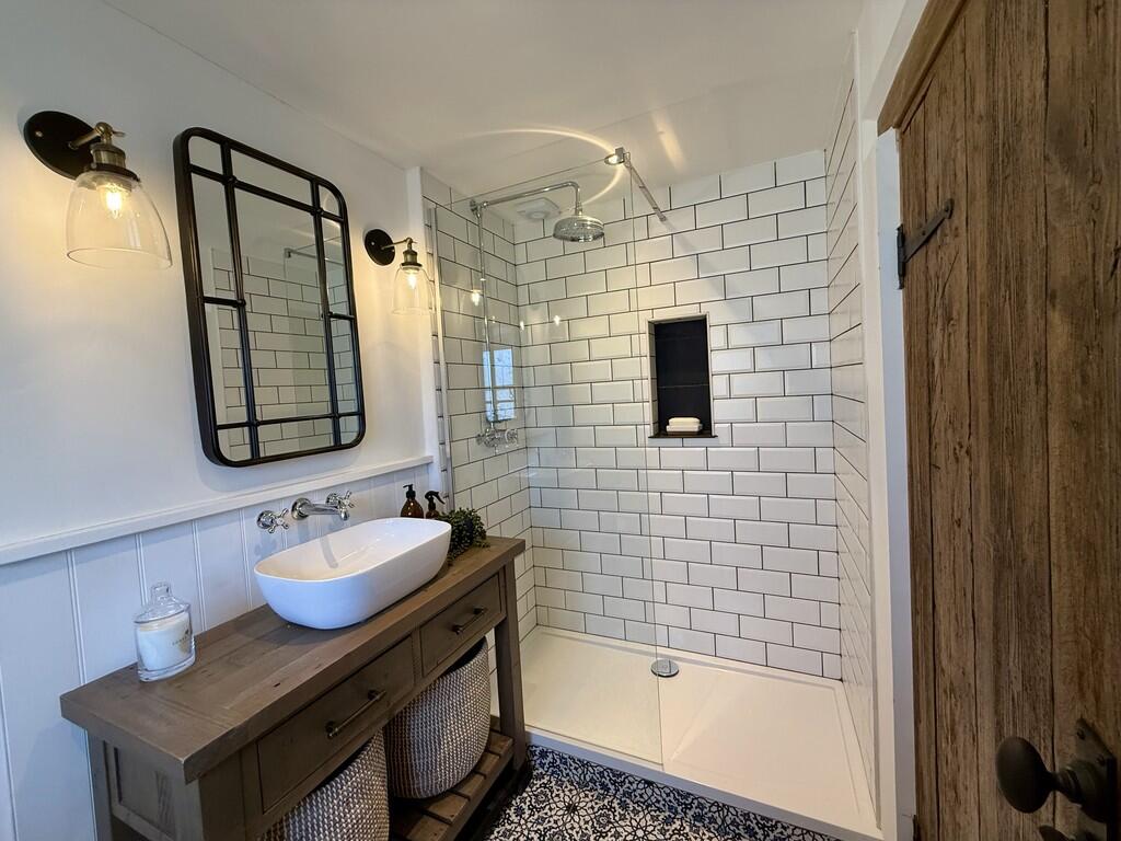 Downstairs Shower...