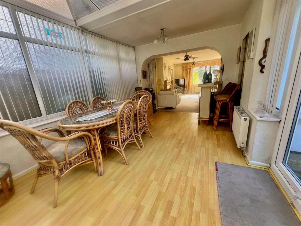 Dining/Lounge