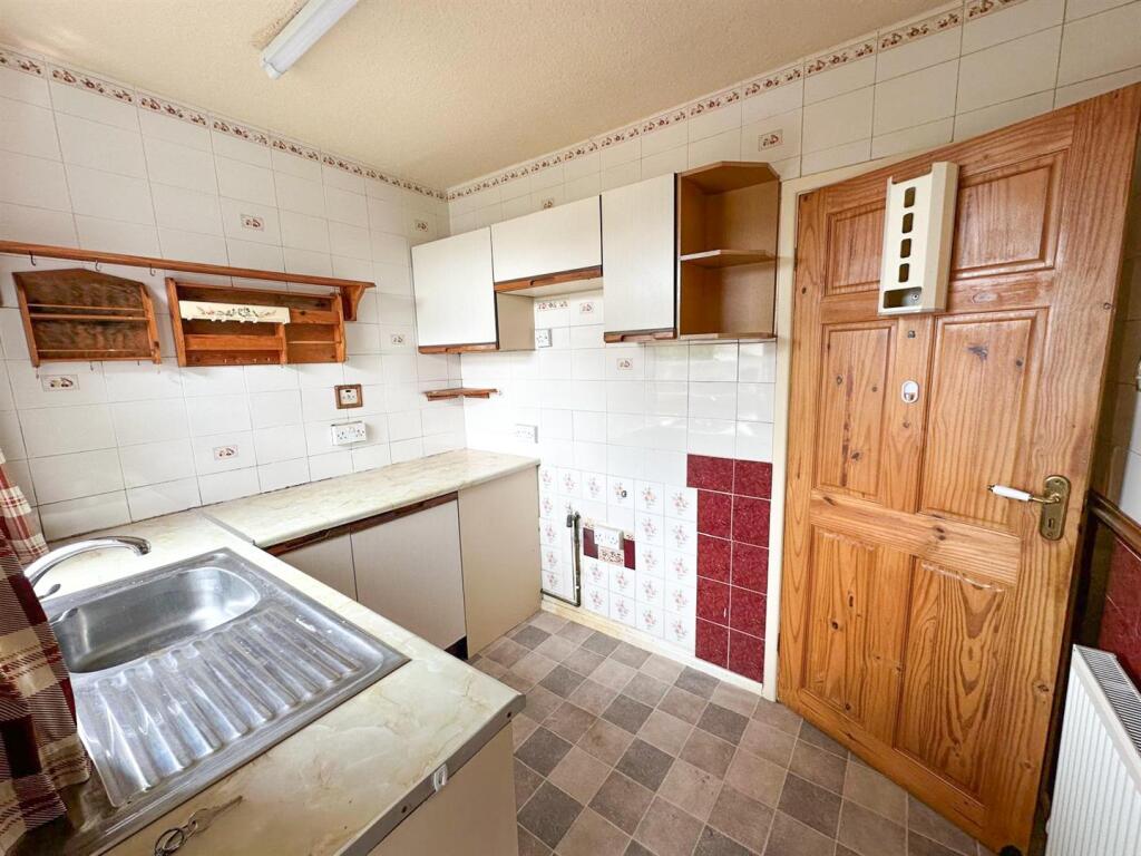 Two bed semi-detached bungalow, Silsden 6