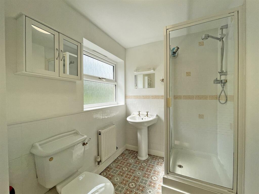 Aberdeen Avenue 67 - En Suite.jpg