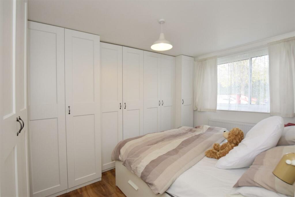 bedroom 1-.JPG