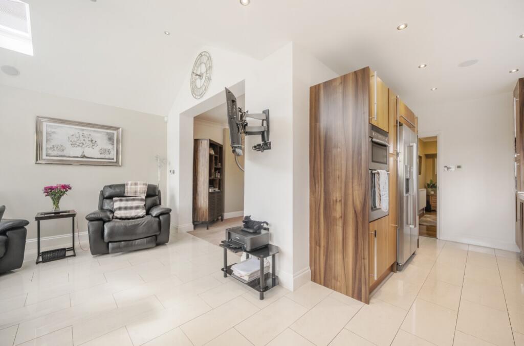 1304662-11-684b3e93dbcfe