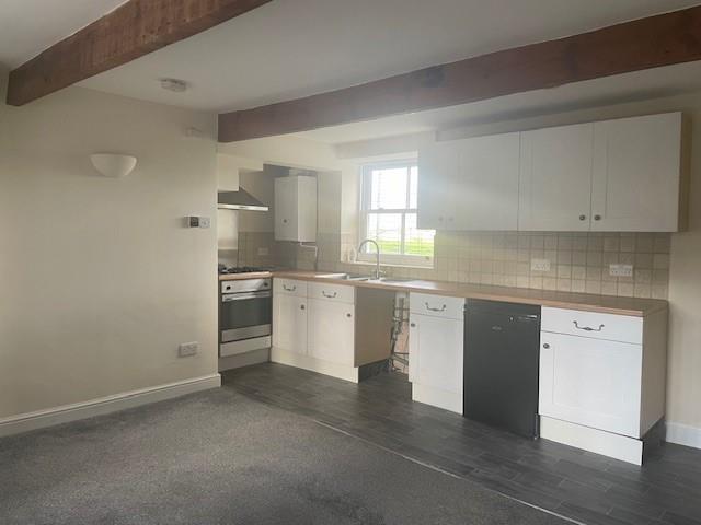 Lounge Kitchen 2.jpg