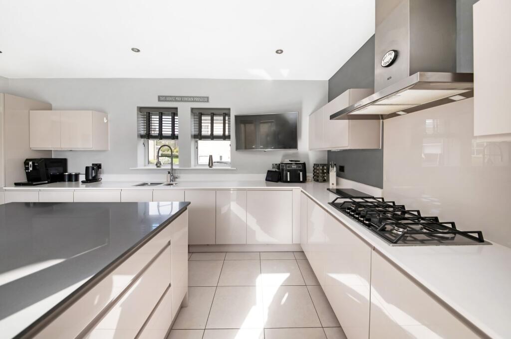 OPEN PLAN BREAKFAST KITCHEN ROOM