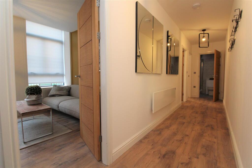 ENTRANCE HALL 2 .jpg