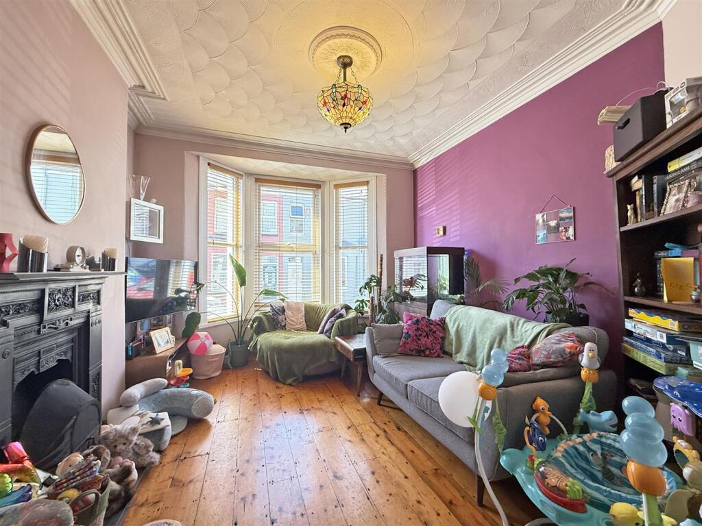 Cotehele Avenue 90 - Lounge FP.jpg