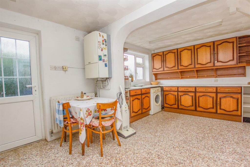 kitchen_2.jpg