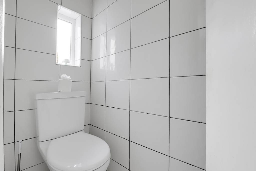 11-2401JHPropWorld - 77a Sydenahm Road - 31-small.