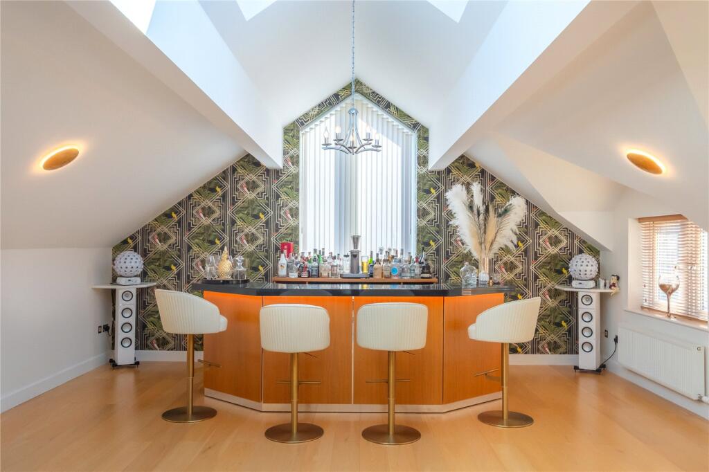 Cinema Room / Bar
