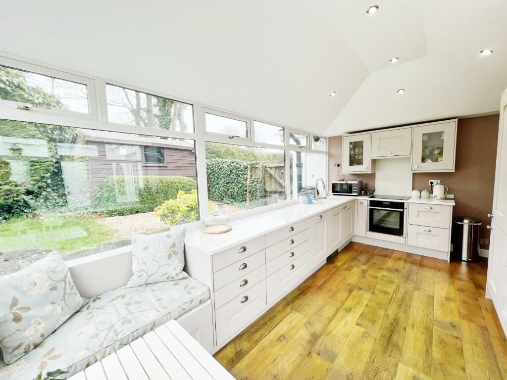 Kitchen pic 6.jpg