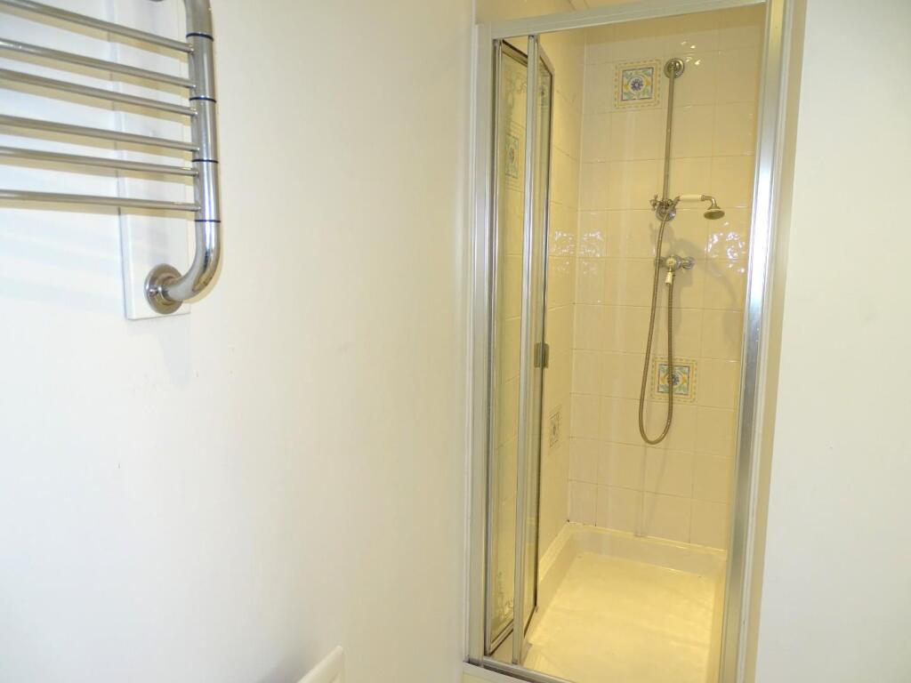 SHOWER UNIT