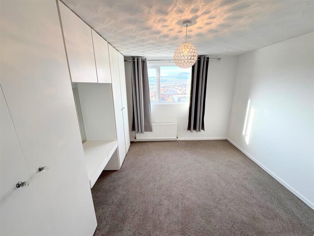 Bedroom 2a.jpg