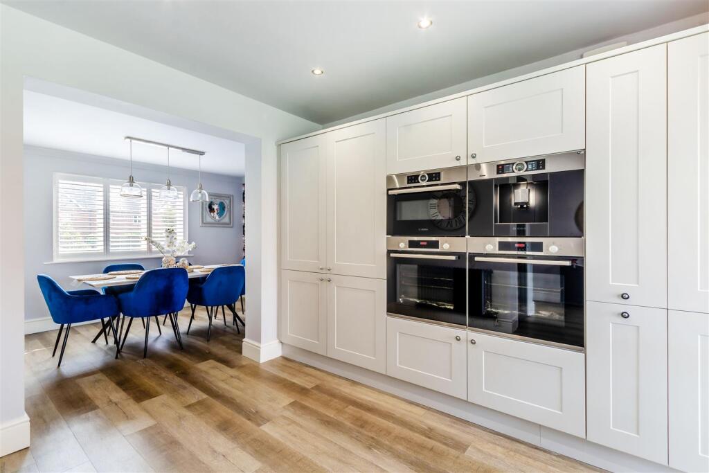 8639118-interior13v2.jpg