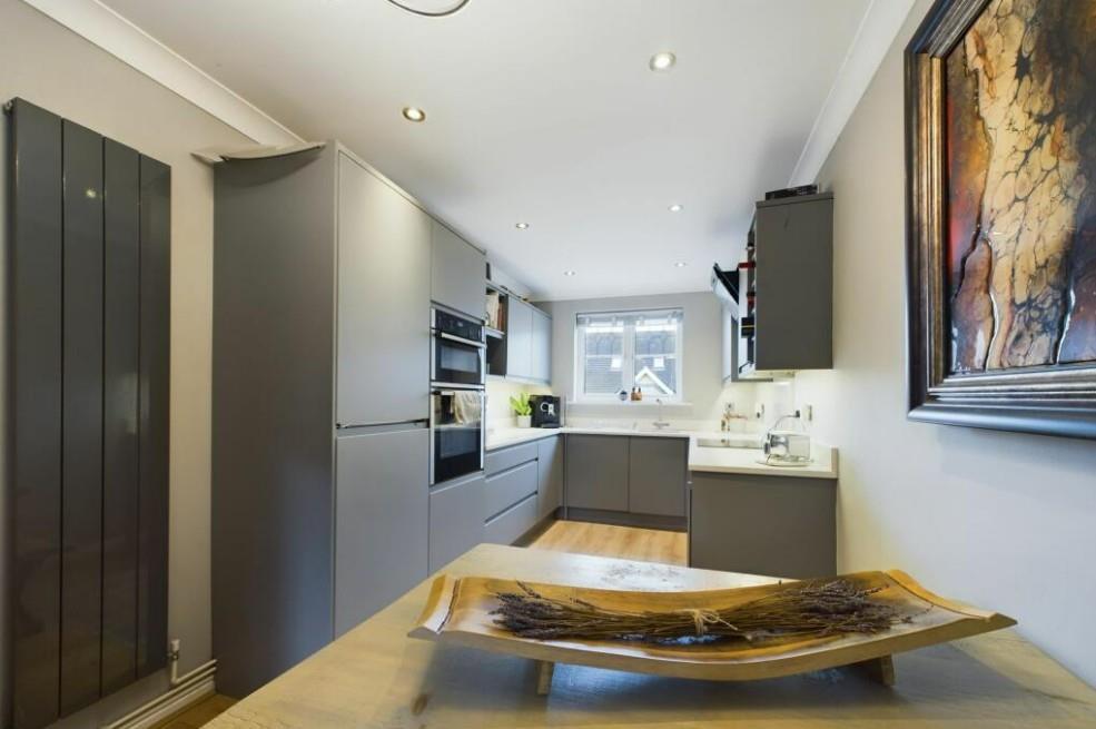 kitchen 2.jpg