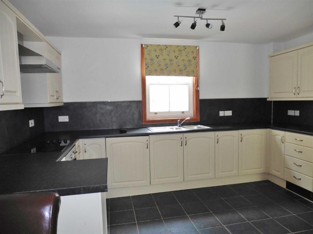 OPEN PLAN LIVING/DINING/KITCHEN