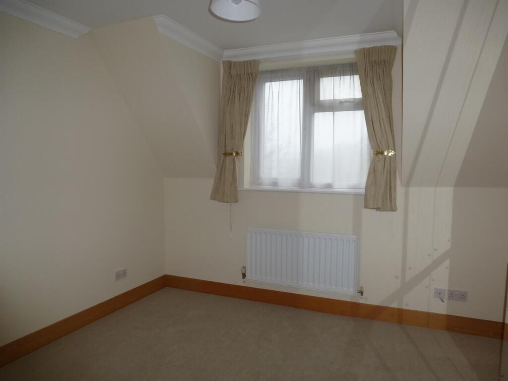 19 Chestnut Avenue bedroom 3.JPG