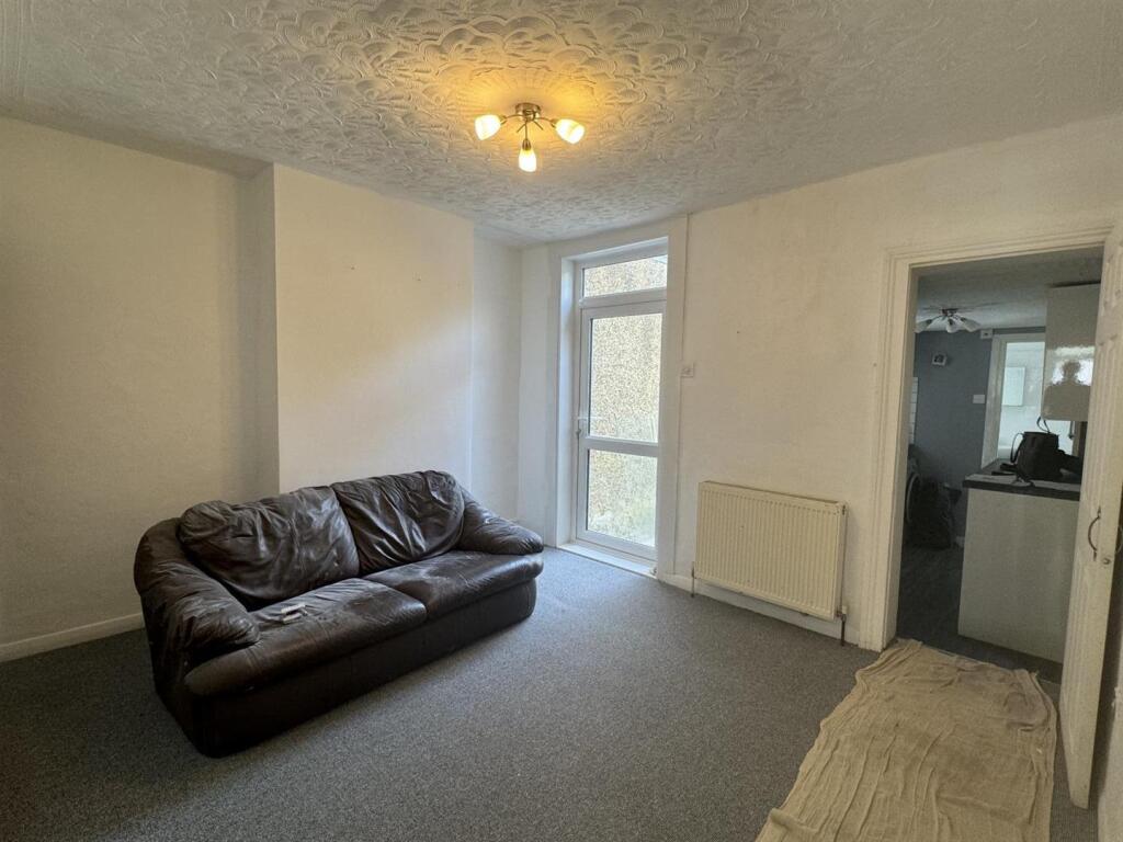 2 Bedroom Terraced for Rent