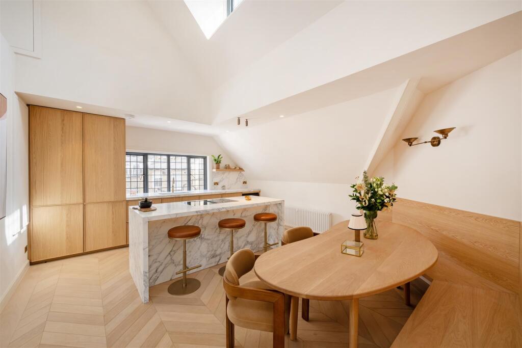 Flat 5 Walton House Hi-12.jpg