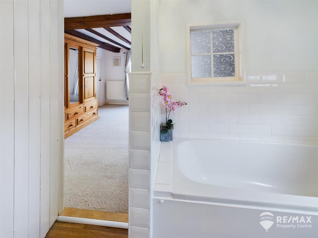 en-suite 2.jpg