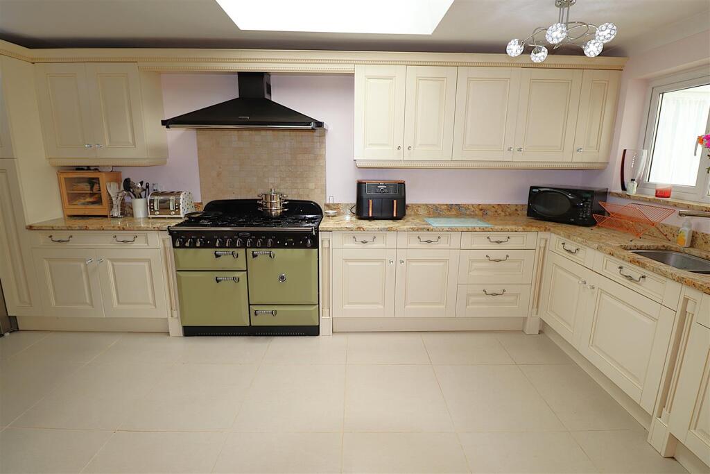 KitchenDiner (1).JPG