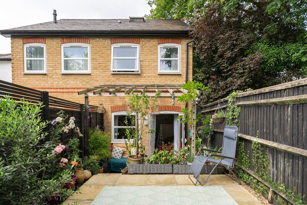 Leslie Road, Pixham, Dorking