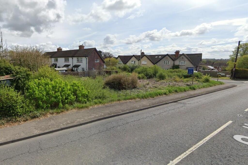 Land at the corner of Pigott Close &amp; Salisbury Roa