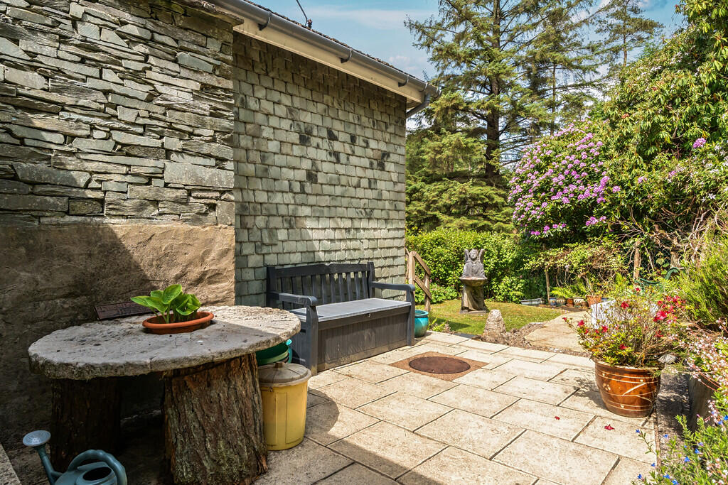 Patio Seating Are...