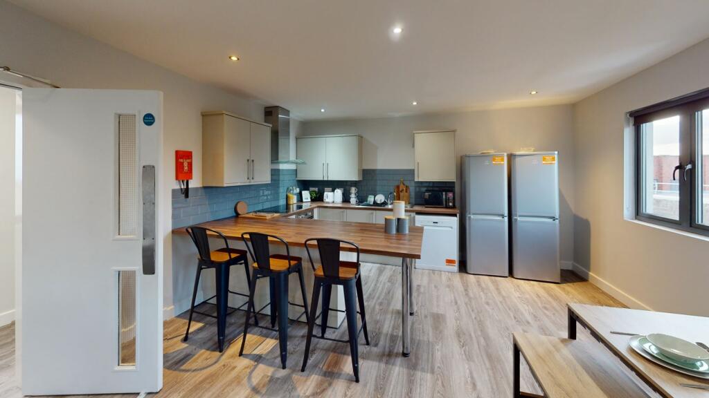 Kitchen &amp; Dining