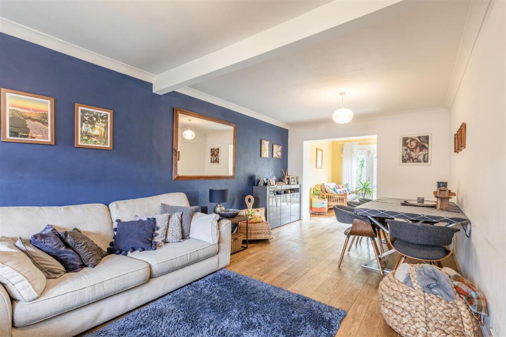 51 Hart Road, KT14 7NJ - 1.jpg