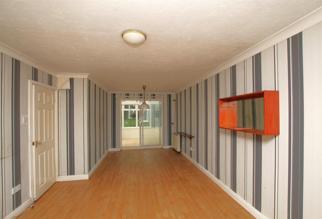 L Shaped Lounge &amp; Diner.JPG