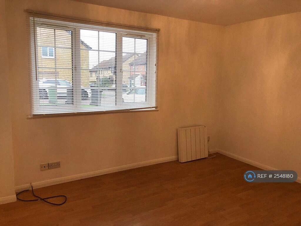 Lounge (Fitted New Electric Radiator)