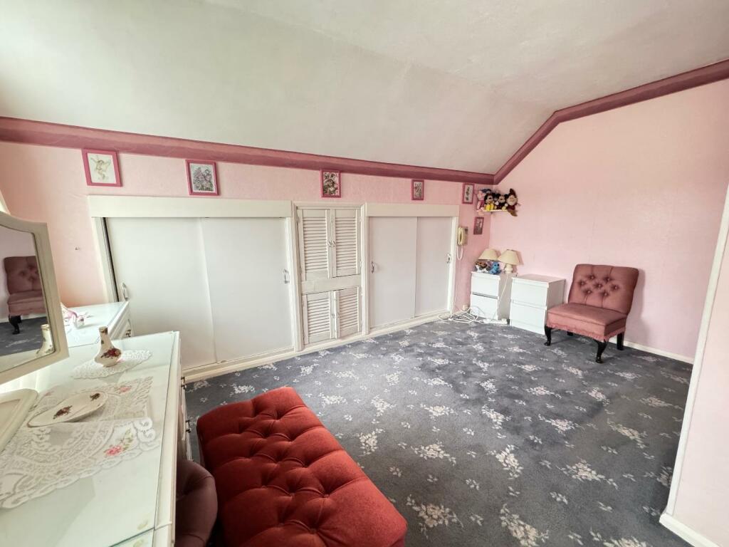 First floor main bedroon