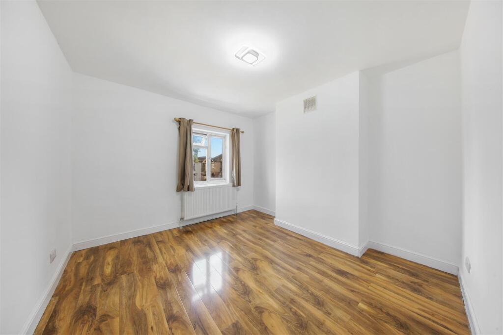 867 Harrow Road - HUmM2mRoKmdAAJnqZzkT.jpg