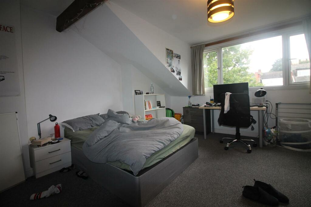 34KR- Bedroom 2.JPG