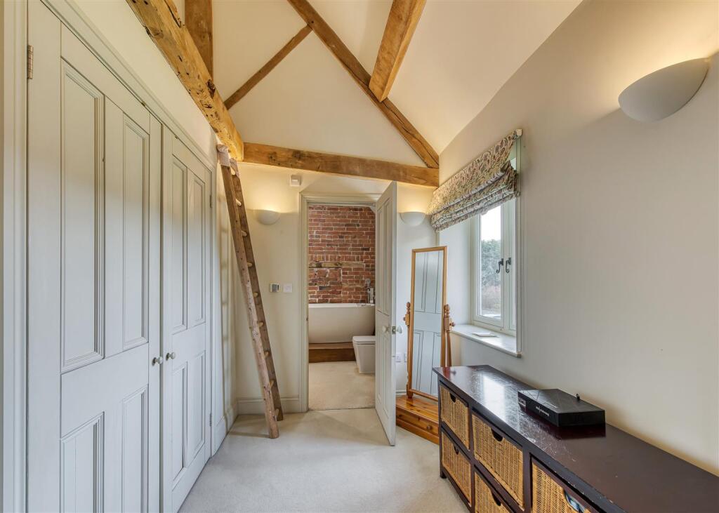 Stockton House-bed1 dressing.jpg
