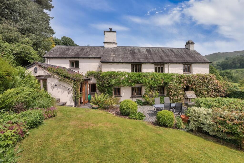 30 seating area.jpeg