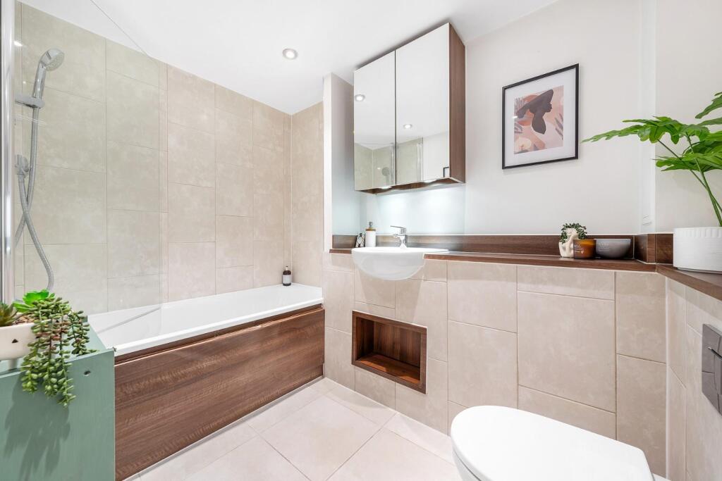 Bathroom.JPG