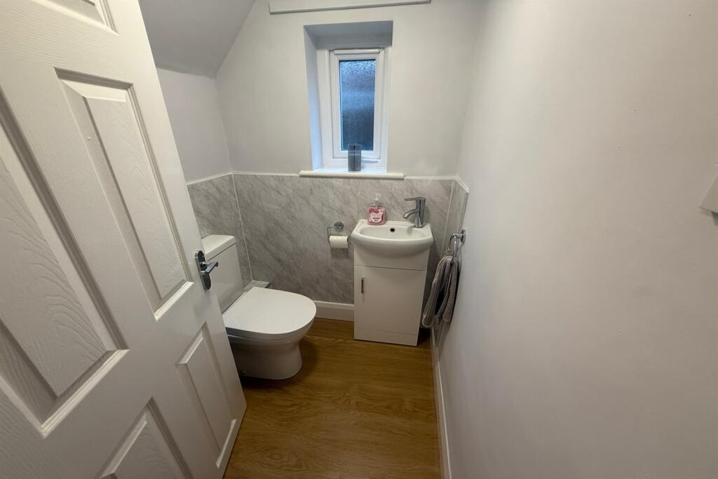 Downstairs WC/Cloakr