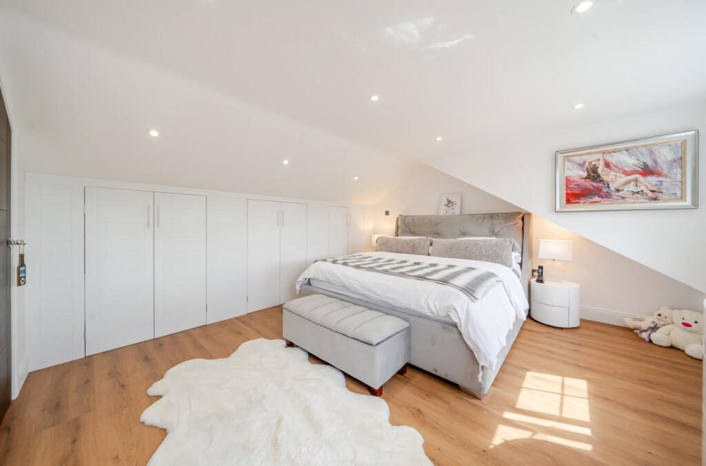 1330305-8-688b2dc...