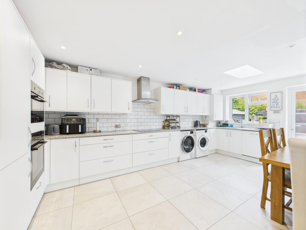 CAM01354G0-PR0578-STILL007