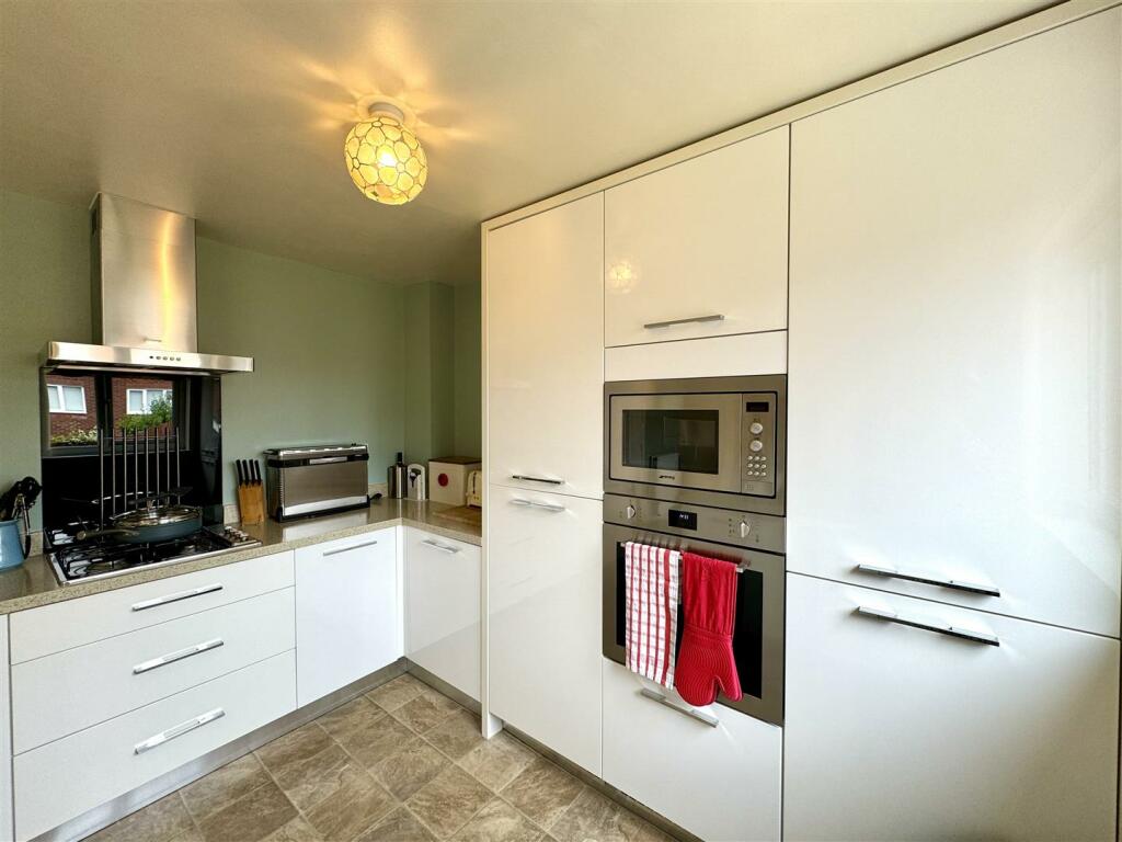 OPEN PLAN KITCHEN/DINER