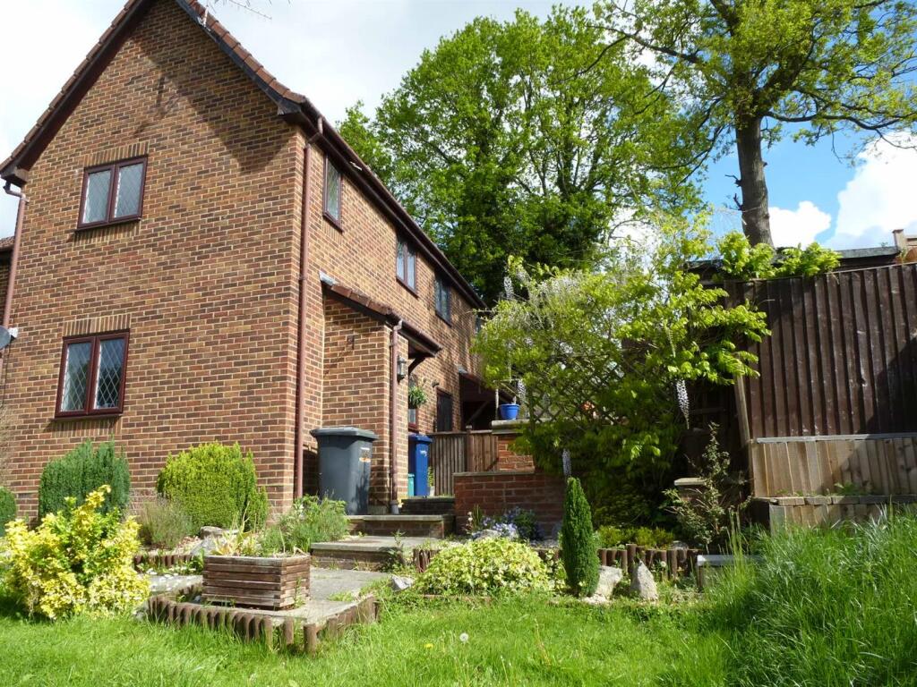 37 Mill Close main picture.jpg