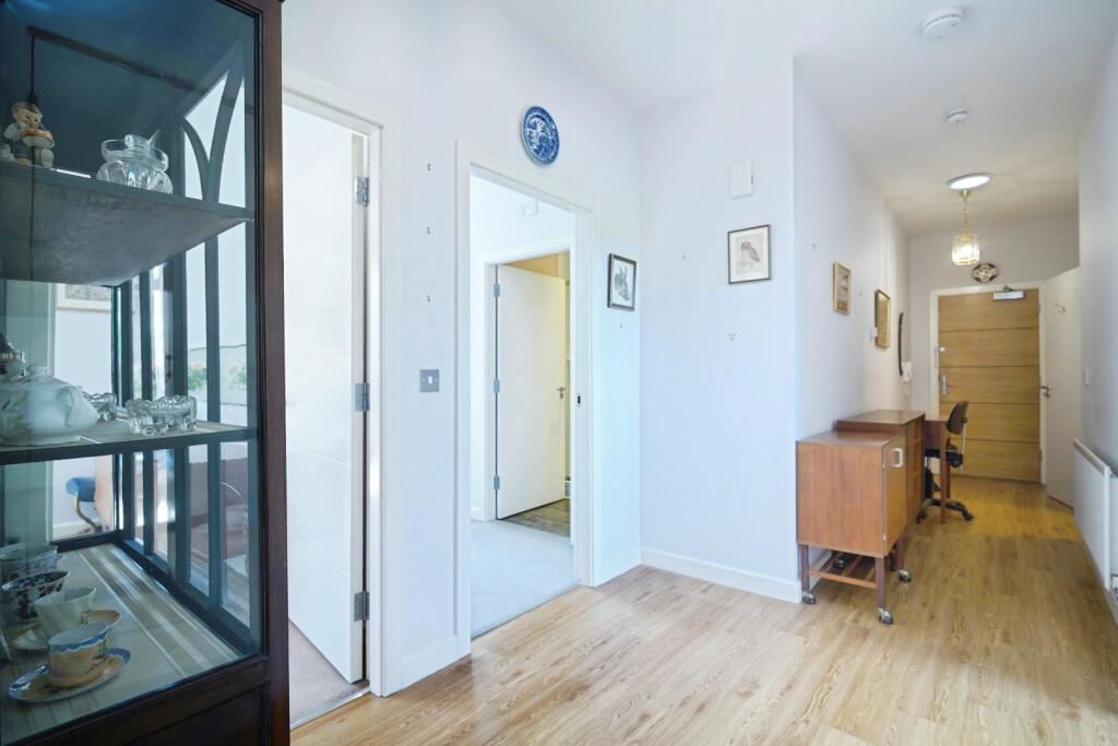 HALL TO FRONT DOOR.jpg