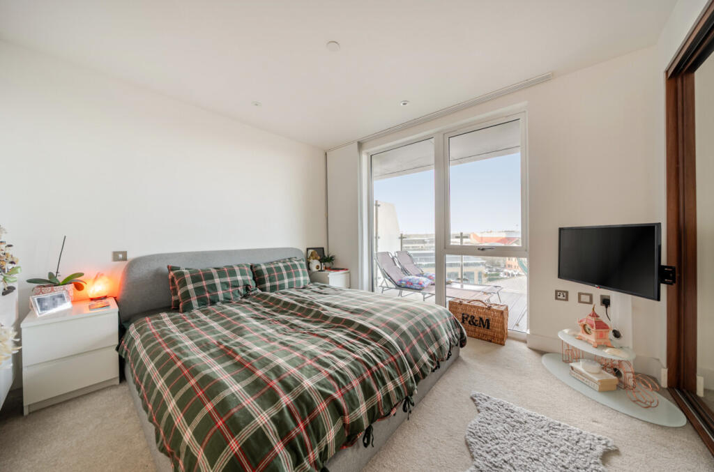 1394233-19-694527...