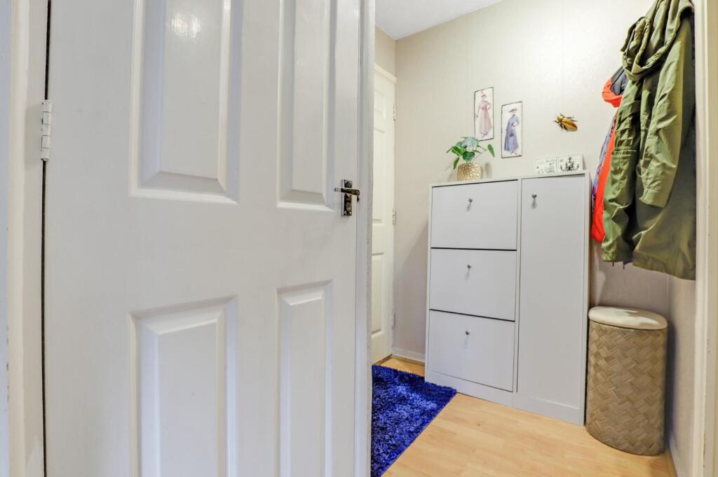 10-3e08JHPropWpen  - 24 Orchard Grove - 10.jpg