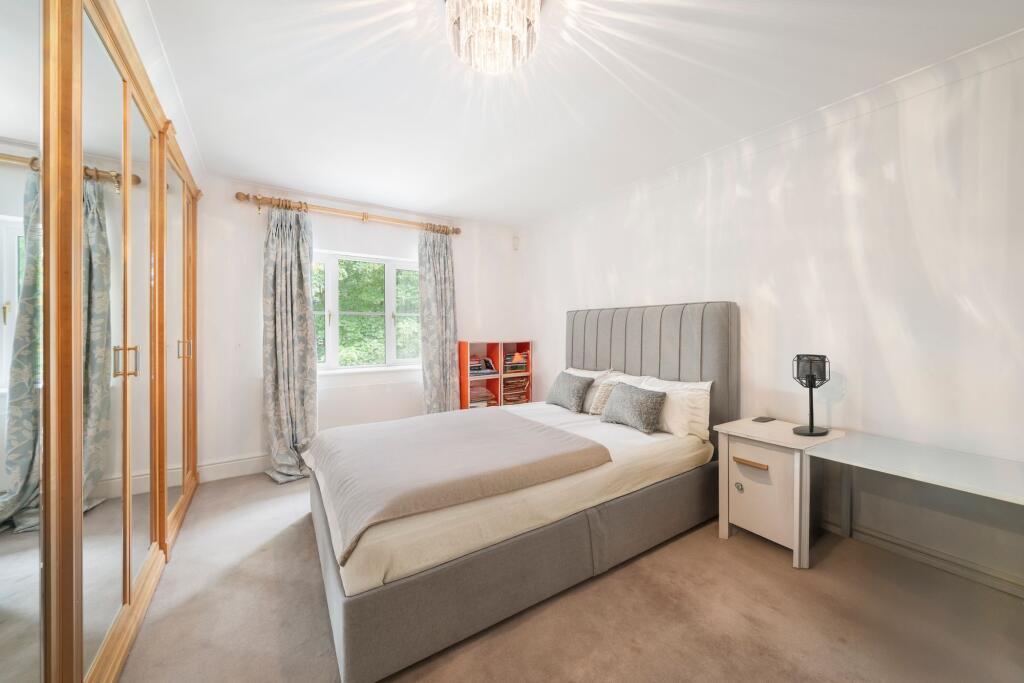 11 St David¿s Drive, Englefield Green, Egham, Surrey, TW20 0BA