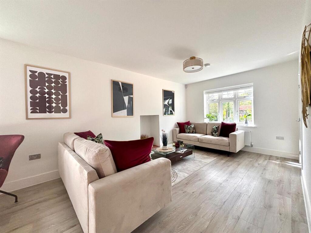 WhatsApp Image 2025-09-09 at 16.00.35_d5c4ceab.jpg