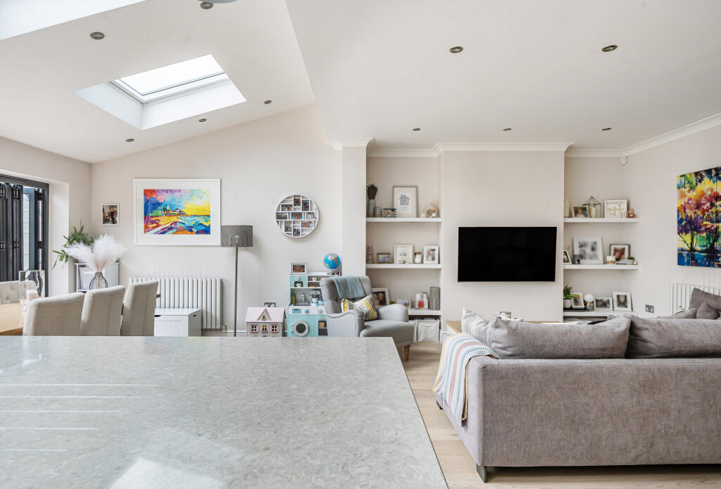 1328877-4-687fccc...